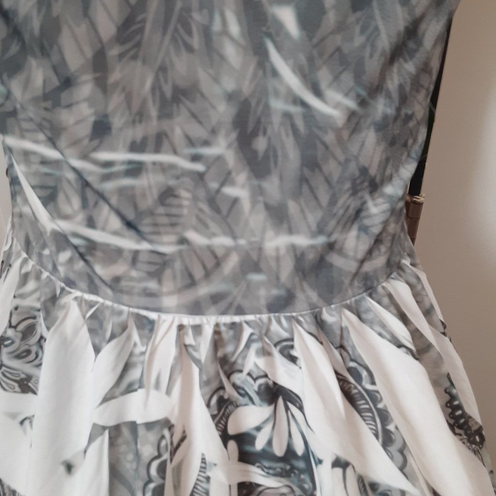 Y2K In Gear gray & white halter dress brown beads on halter - Picture 12 of 15